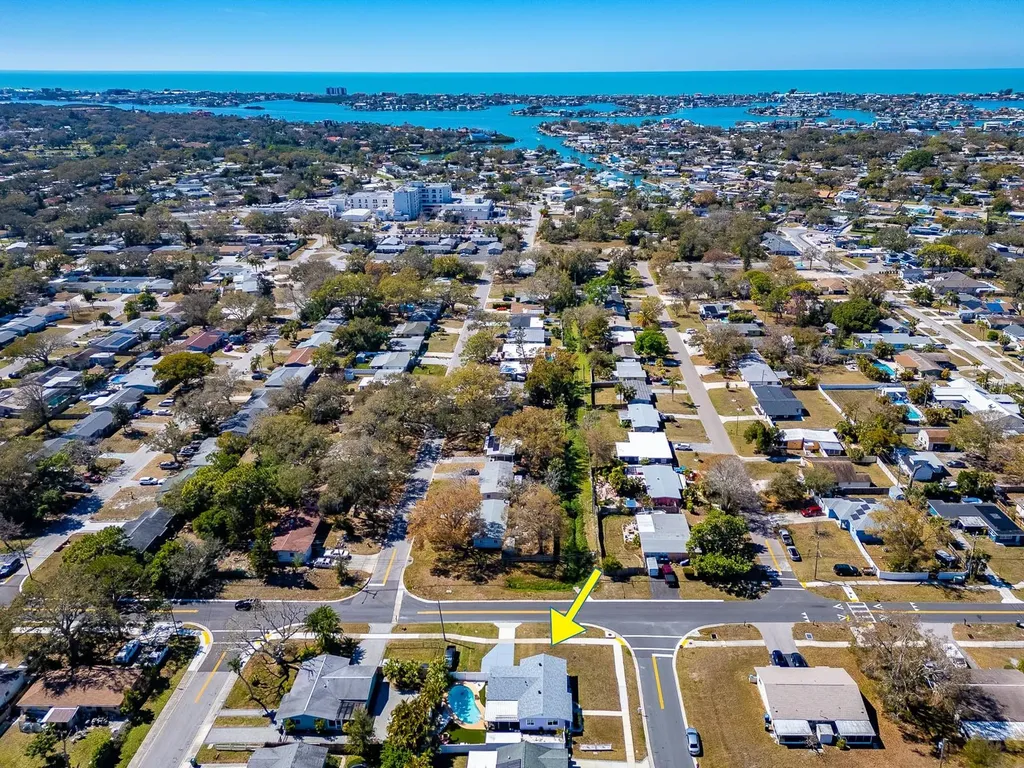 3094 Hillsdale Avenue Largo FL 33774