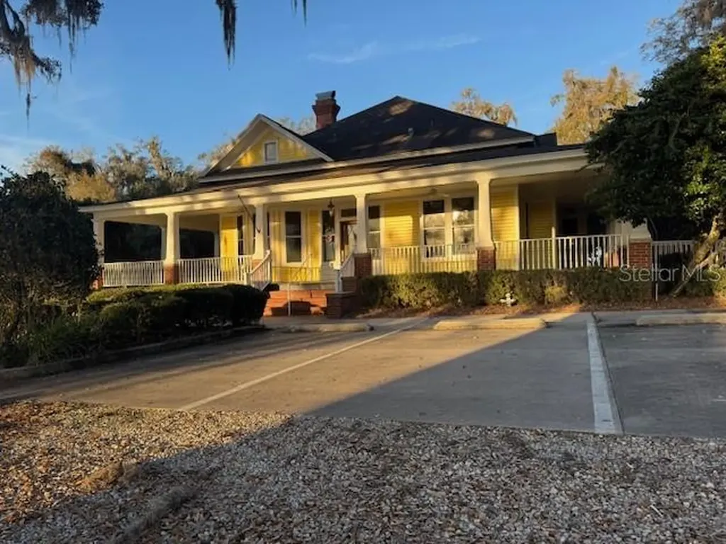 11294 N Us Highway 301 Oxford FL 34484