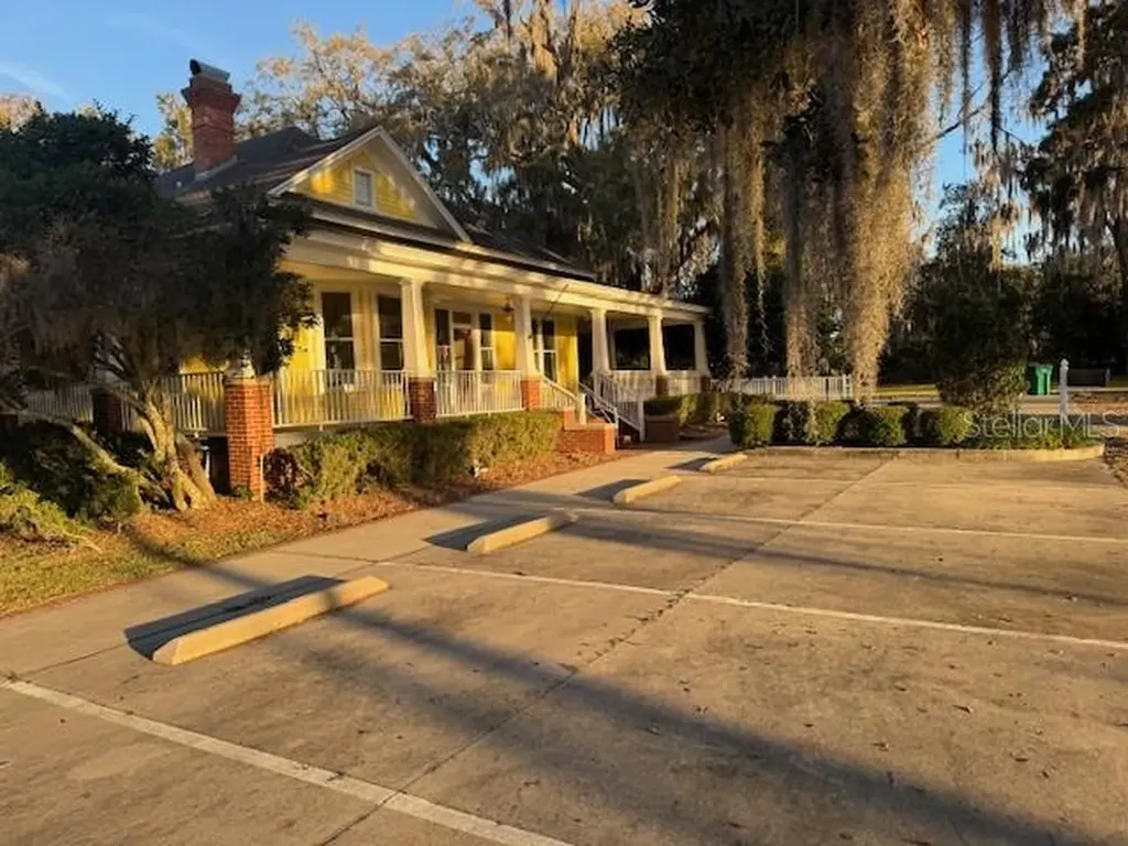 11294 N Us Highway 301 Oxford FL 34484
