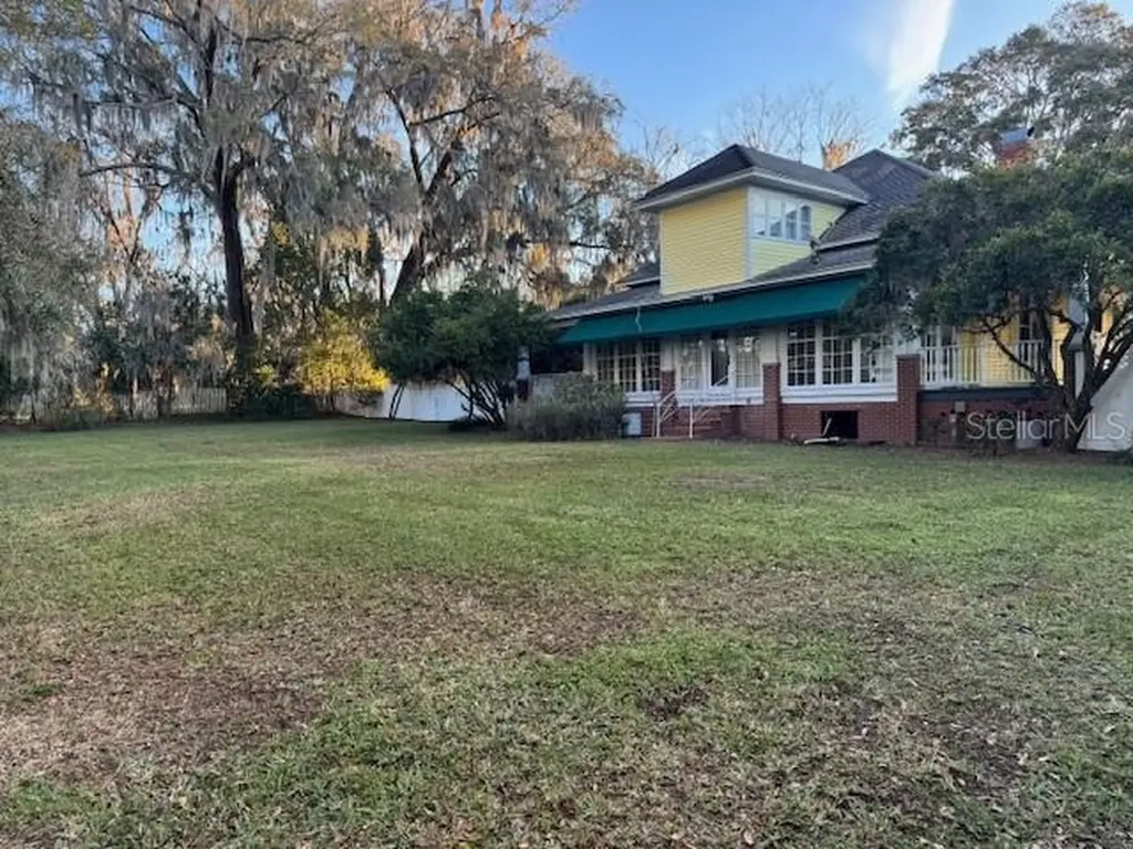 11294 N Us Highway 301 Oxford FL 34484