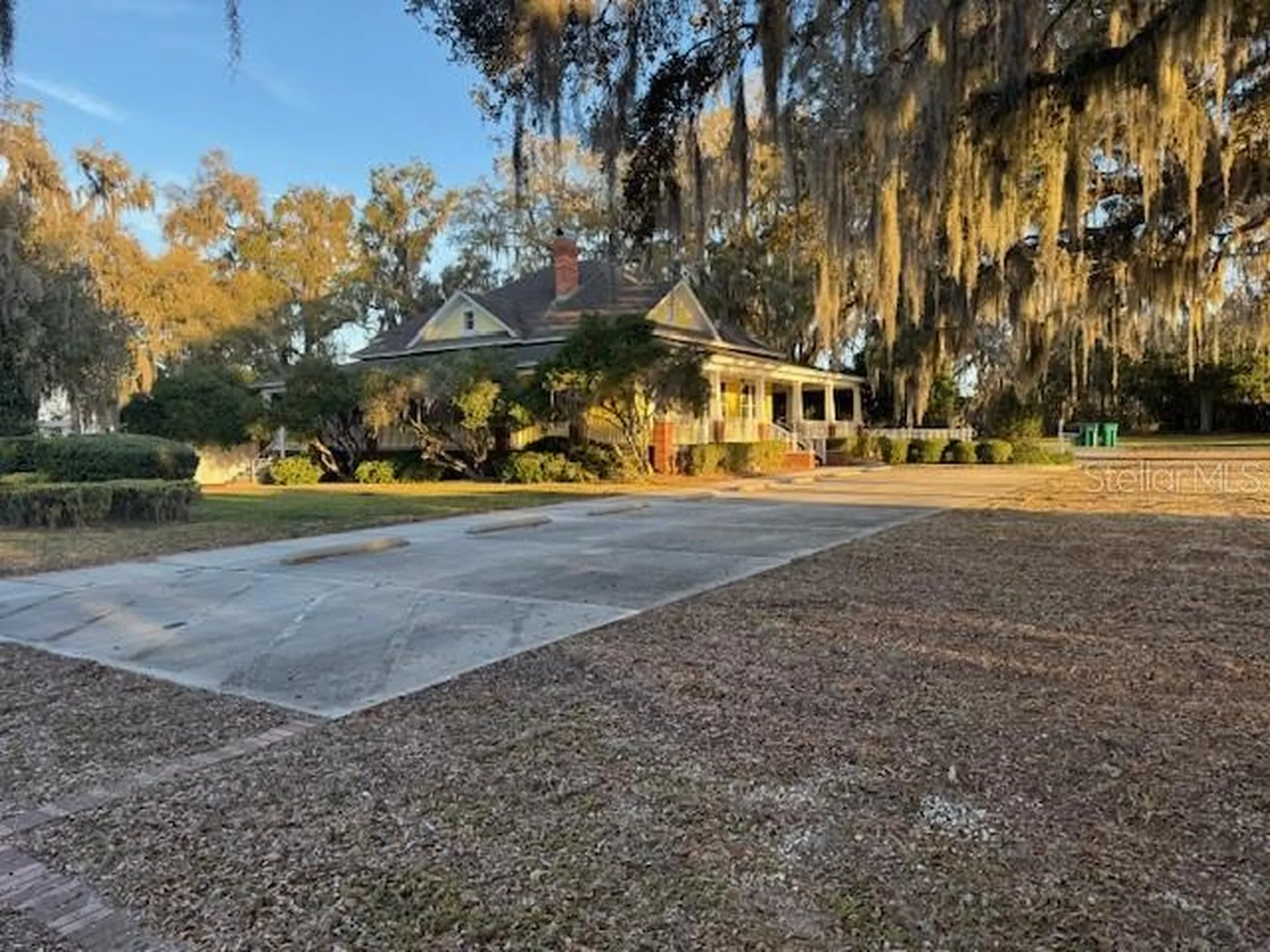 11294 N Us Highway 301 Oxford FL 34484