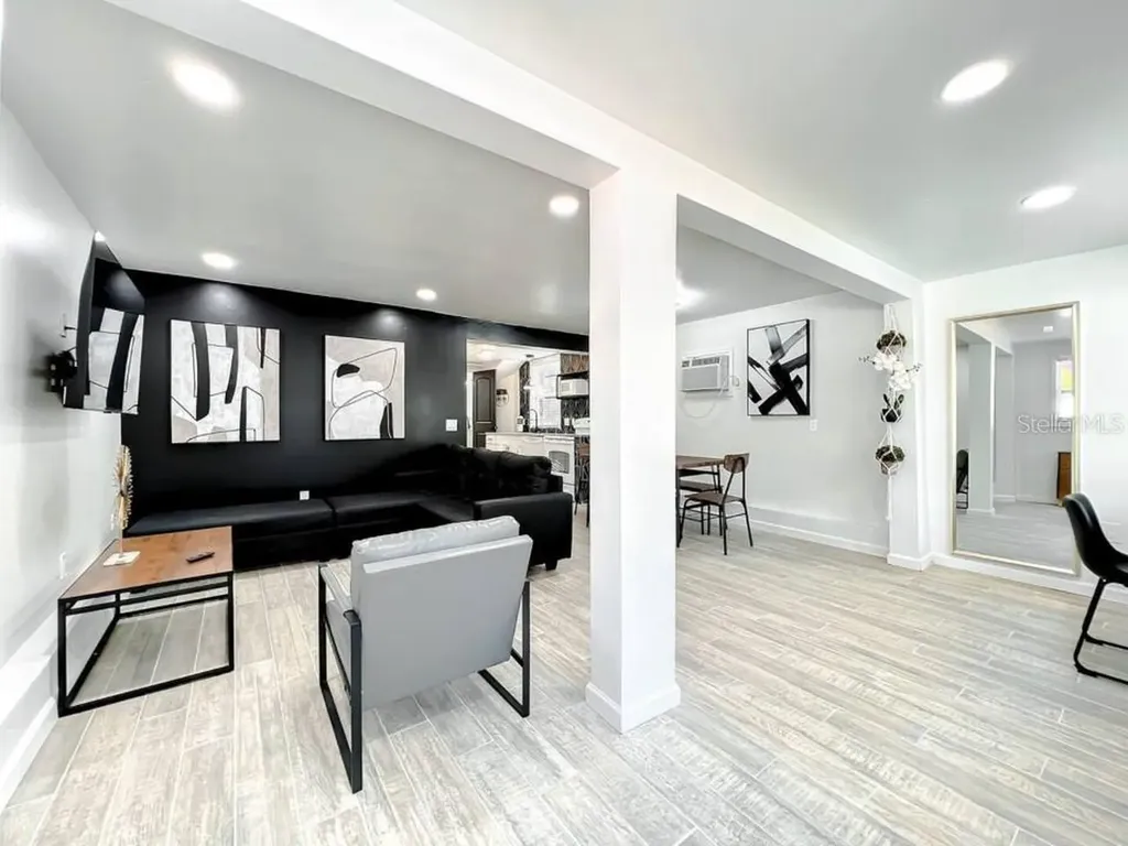 1829 Hollenbeck Drive Orlando FL 32806