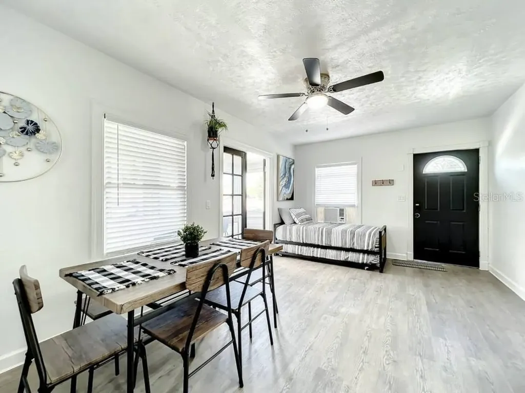 1829 Hollenbeck Drive Orlando FL 32806