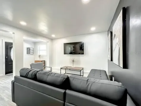 1829 Hollenbeck Drive Orlando FL 32806