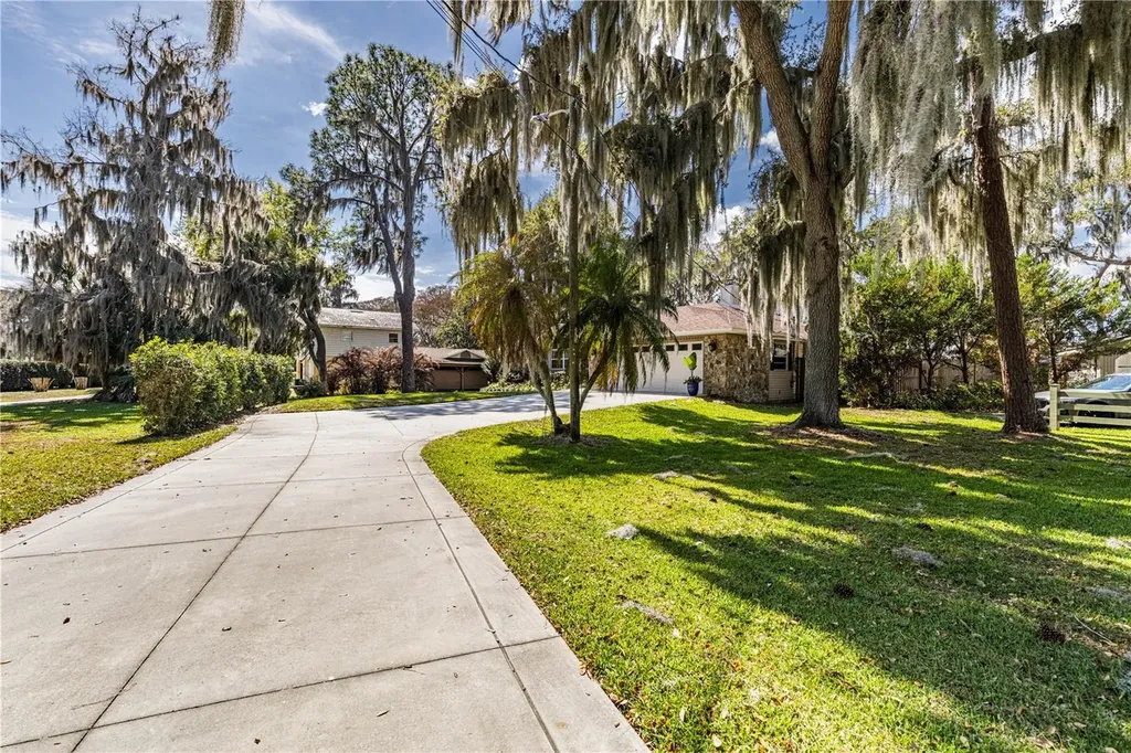11322 Dead River Road Tavares FL 32778