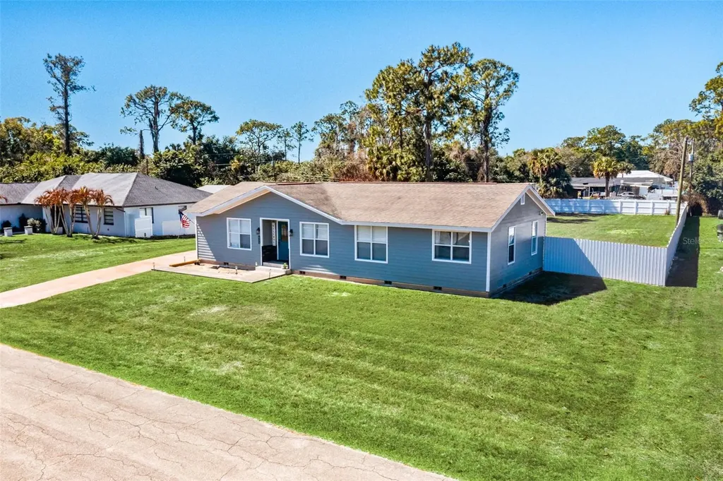 323 Greenwood Avenue Lehigh Acres FL 33936