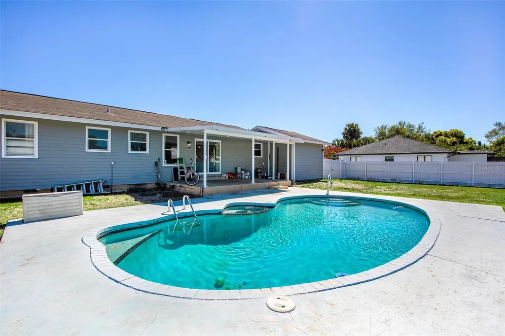 323 Greenwood Avenue Lehigh Acres FL 33936