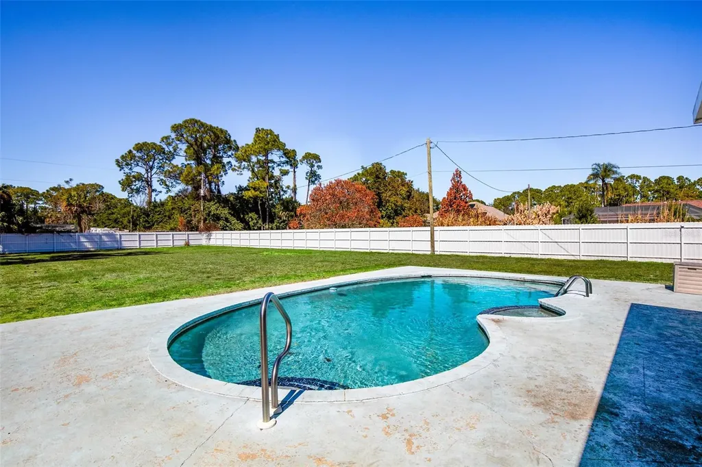 323 Greenwood Avenue Lehigh Acres FL 33936