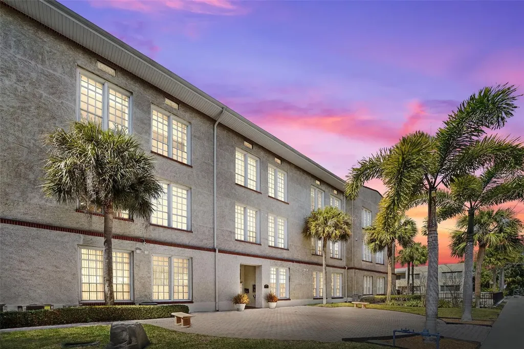 701 Mirror Lake Drive N St Petersburg FL 33701