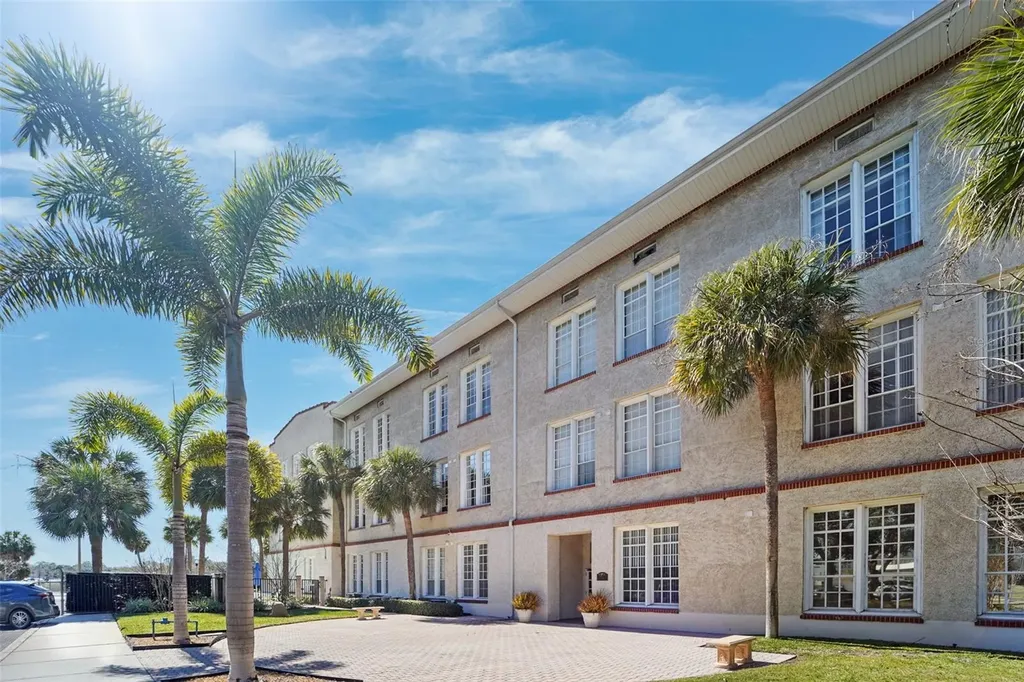701 Mirror Lake Drive N St Petersburg FL 33701
