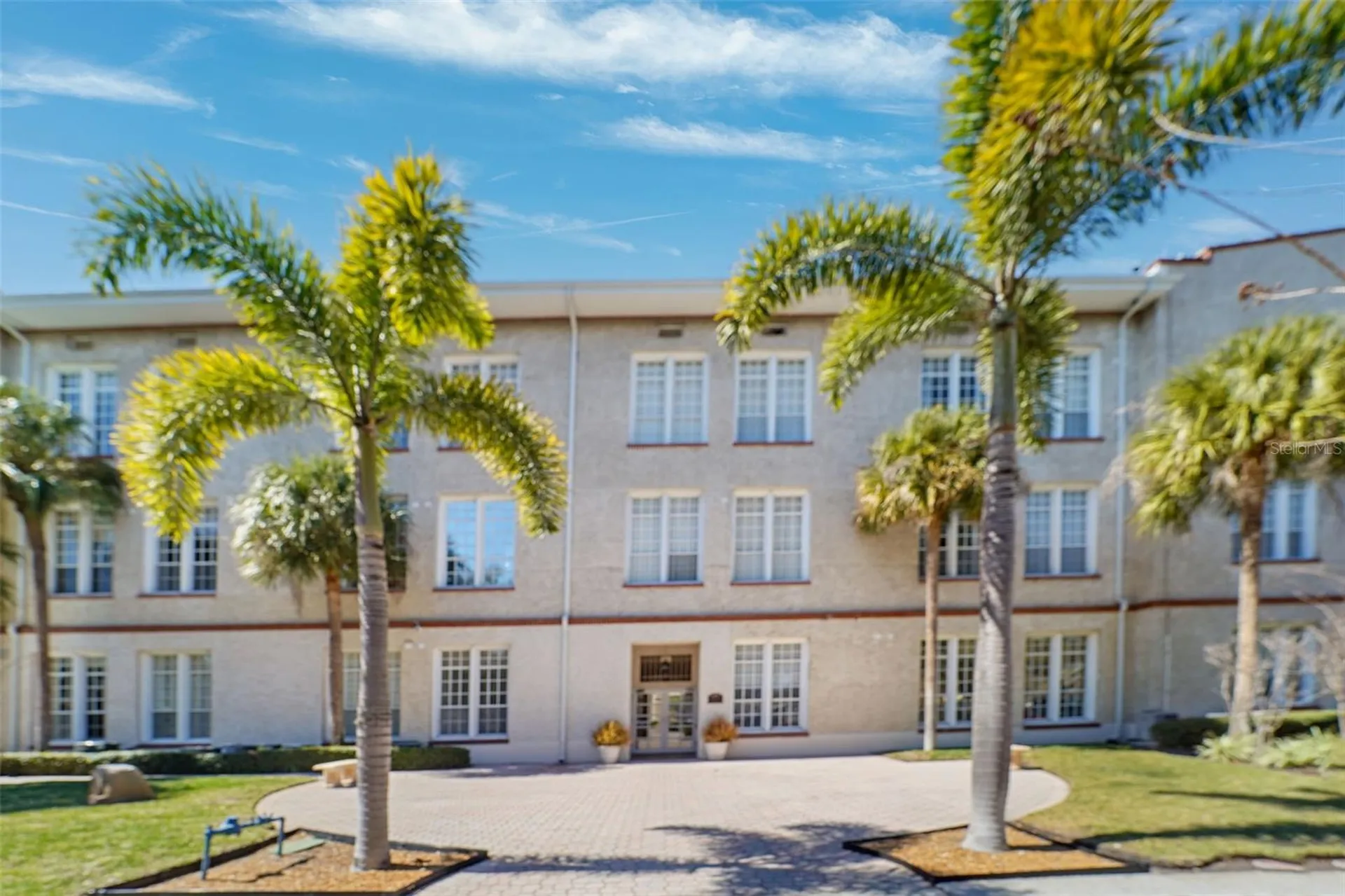 701 Mirror Lake Drive N St Petersburg FL 33701