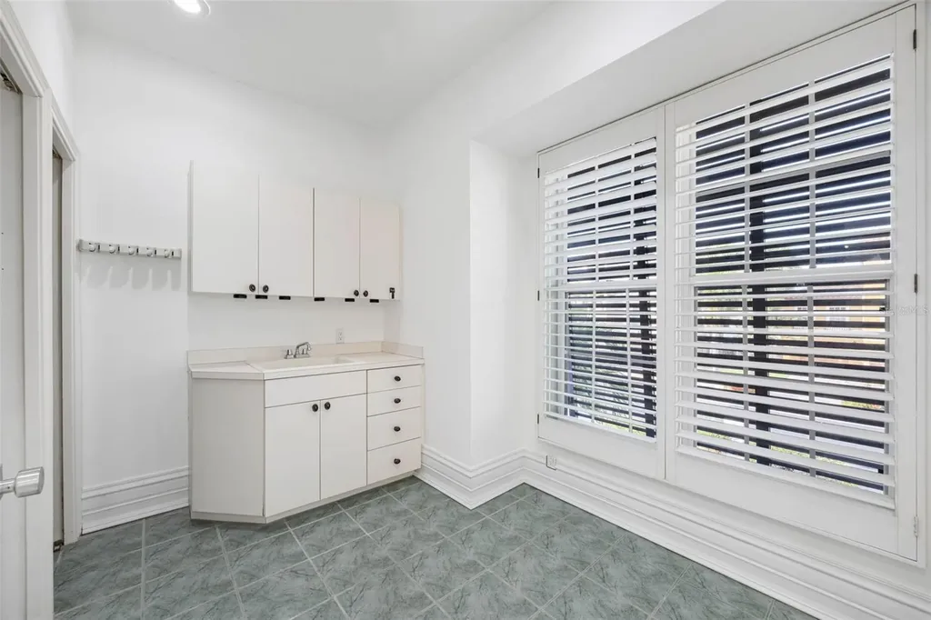 6024 Kipps Colony Drive E Gulfport FL 33707