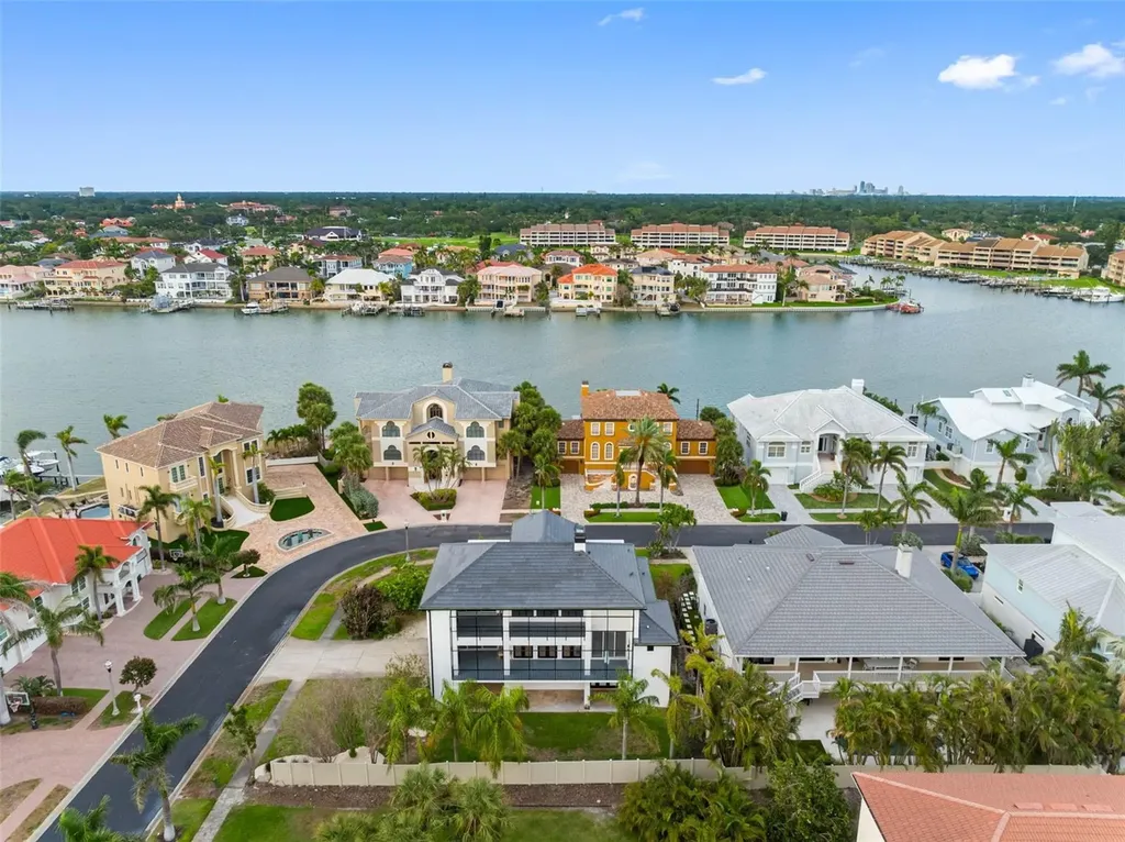 6024 Kipps Colony Drive E Gulfport FL 33707