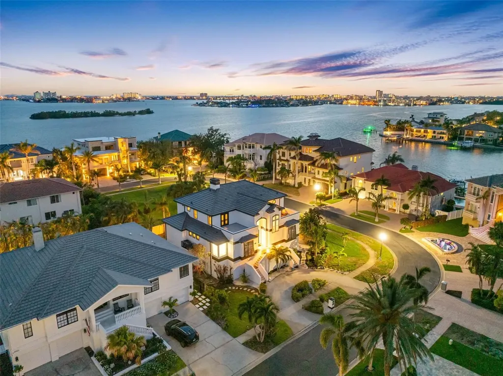 6024 Kipps Colony Drive E Gulfport FL 33707