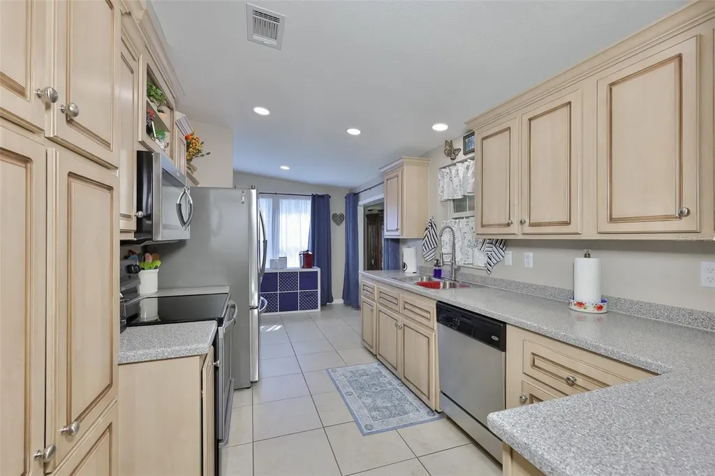 37041 Neukom Avenue Zephyrhills FL 33541