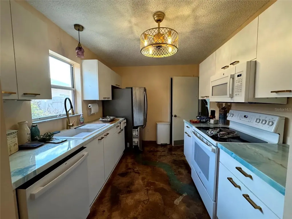 413 Calzada Court Lady Lake FL 32159