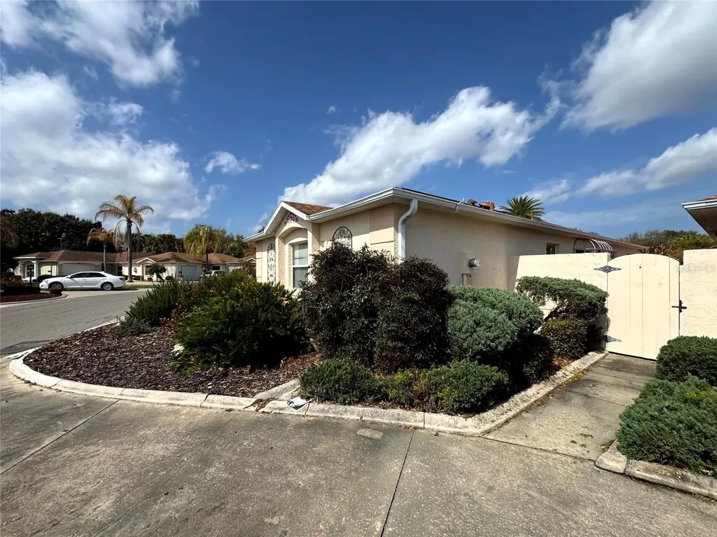 413 Calzada Court Lady Lake FL 32159