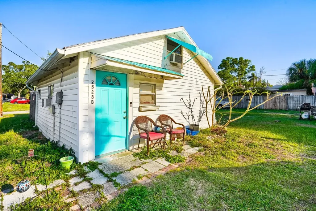 2523 10th Avenue W Bradenton FL 34205