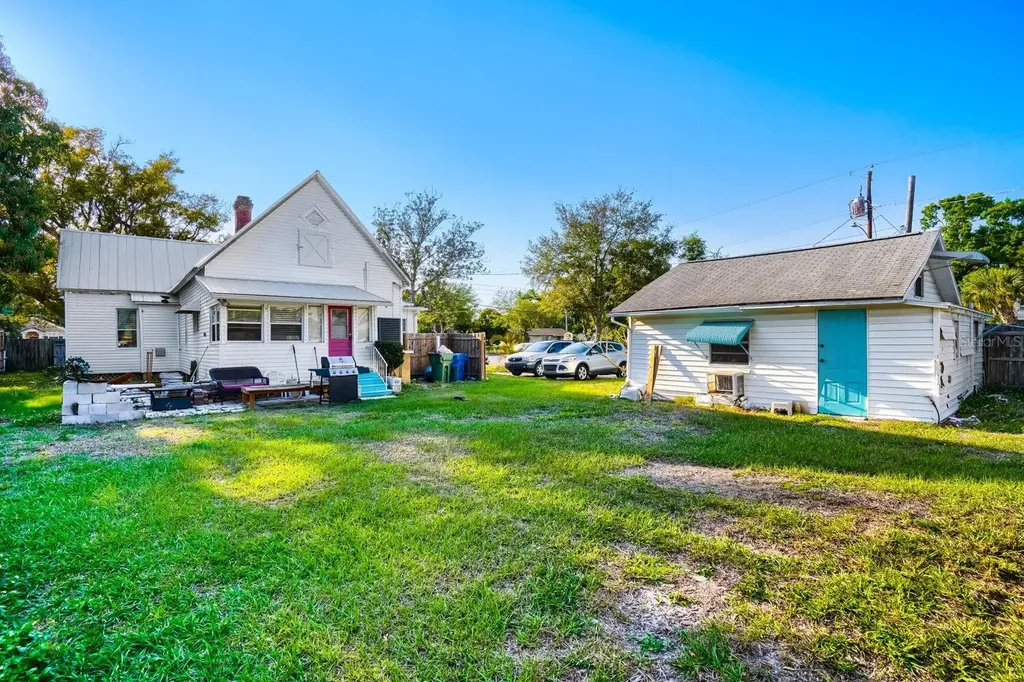 2523 10th Avenue W Bradenton FL 34205