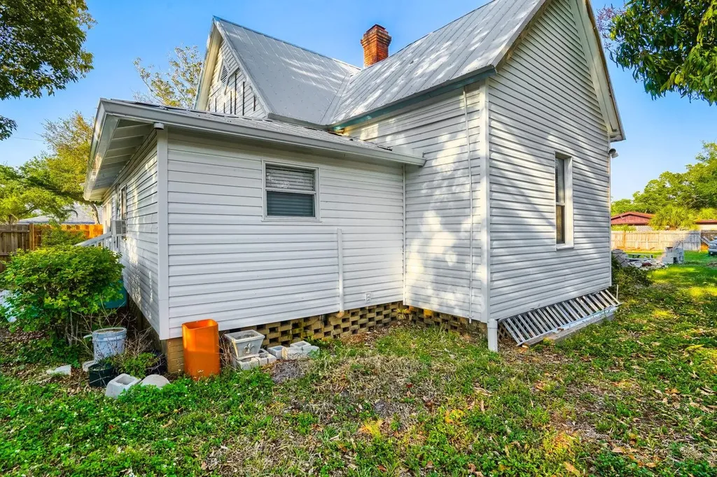 2523 10th Avenue W Bradenton FL 34205