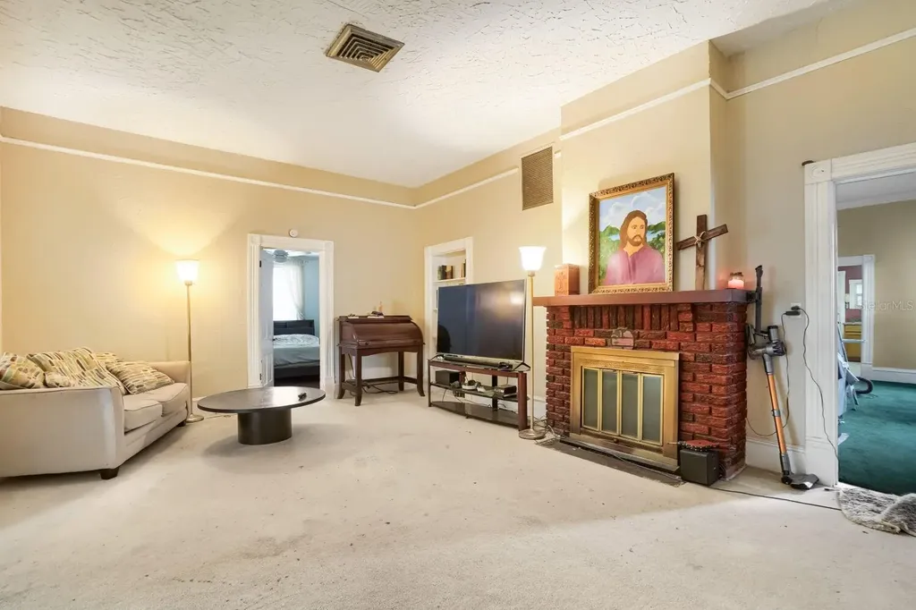 2523 10th Avenue W Bradenton FL 34205