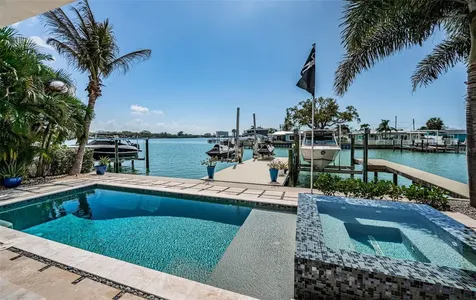 7822 Causeway Boulevard S St Petersburg FL 33707