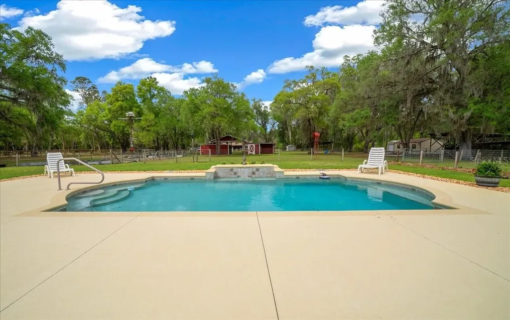 11831 SW Highway 484 Dunnellon FL 34432