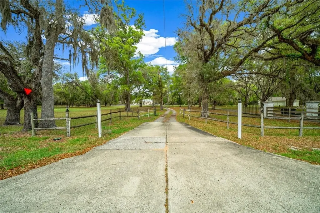 11831 SW Highway 484 Dunnellon FL 34432