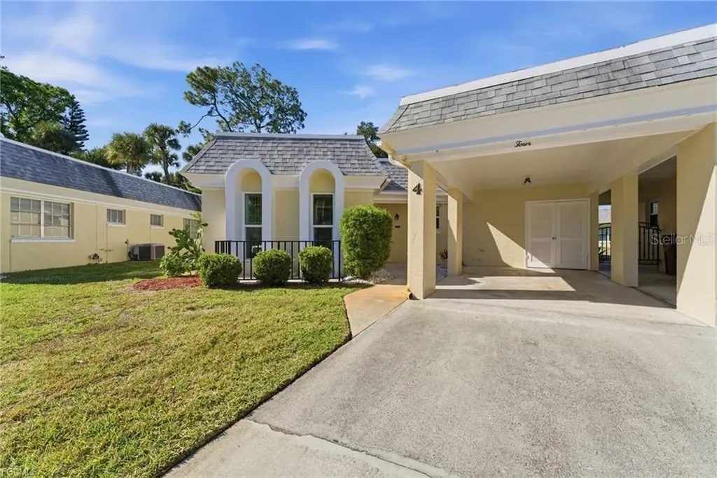 4 E Greens Circle Lehigh Acres FL 33936