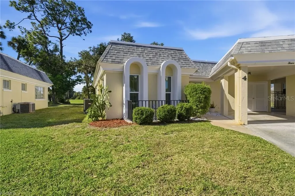 4 E Greens Circle Lehigh Acres FL 33936