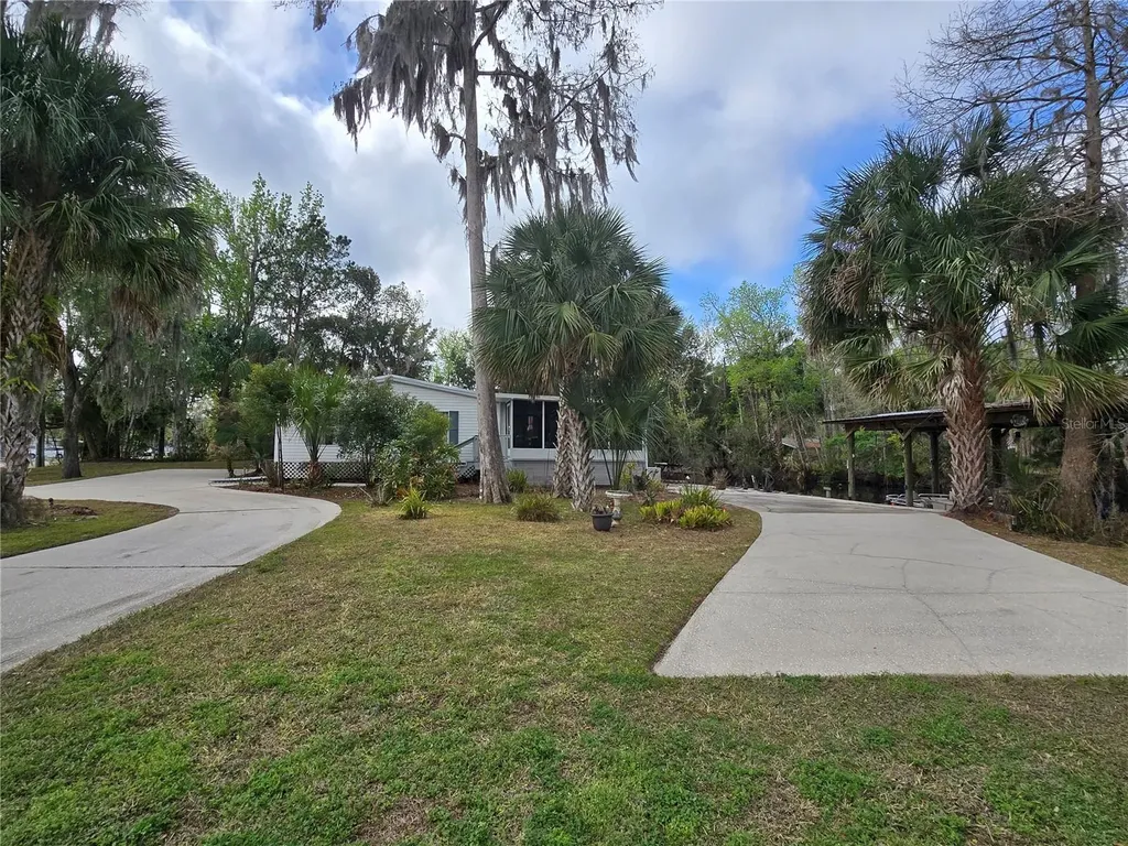 56449 Maple Road Astor FL 32102