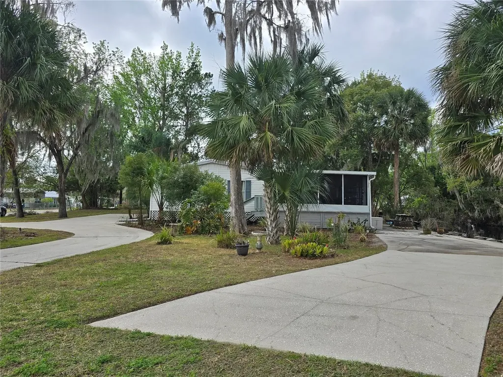 56449 Maple Road Astor FL 32102