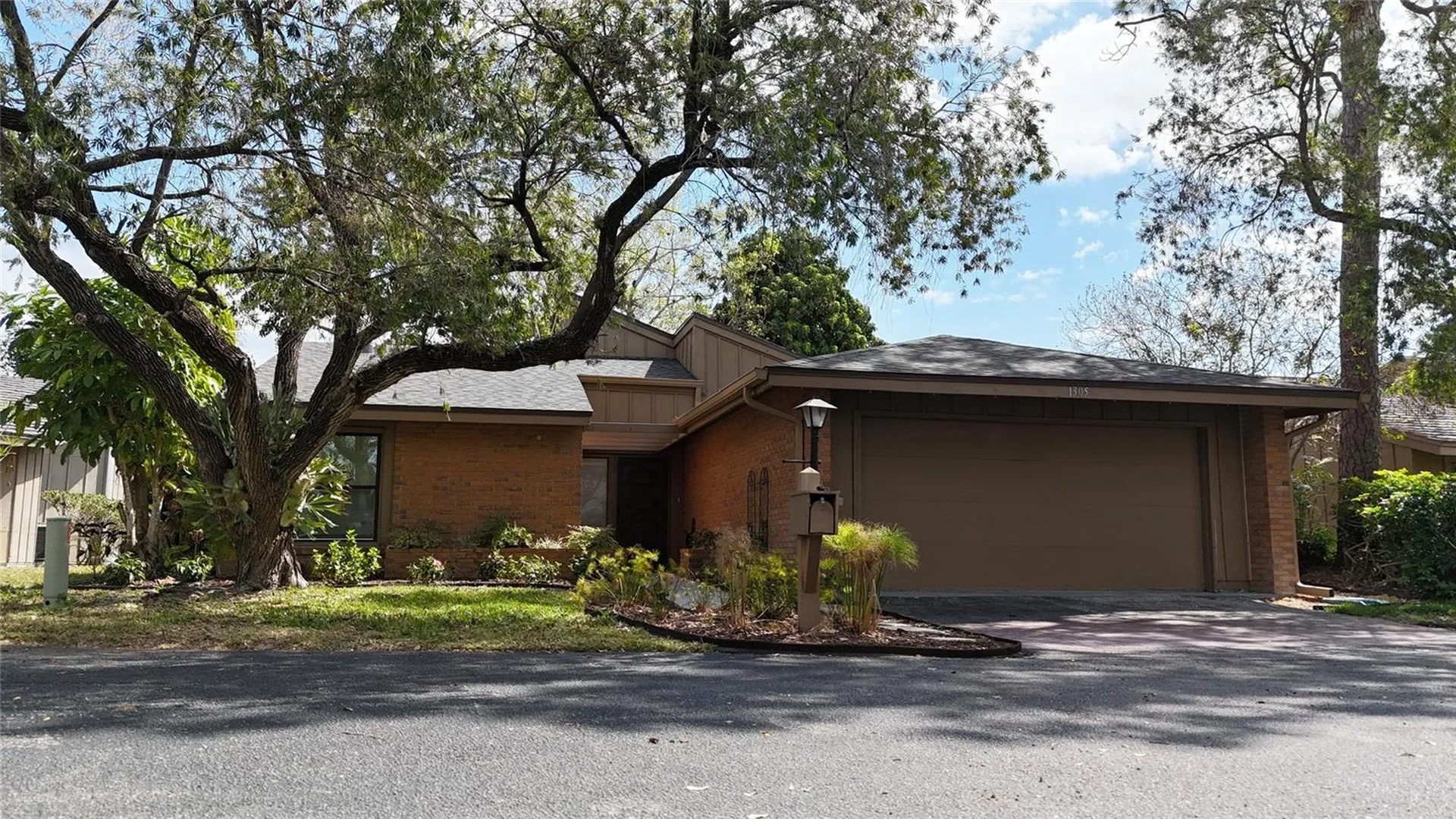 1305 Water Oak Way N Bradenton FL 34209