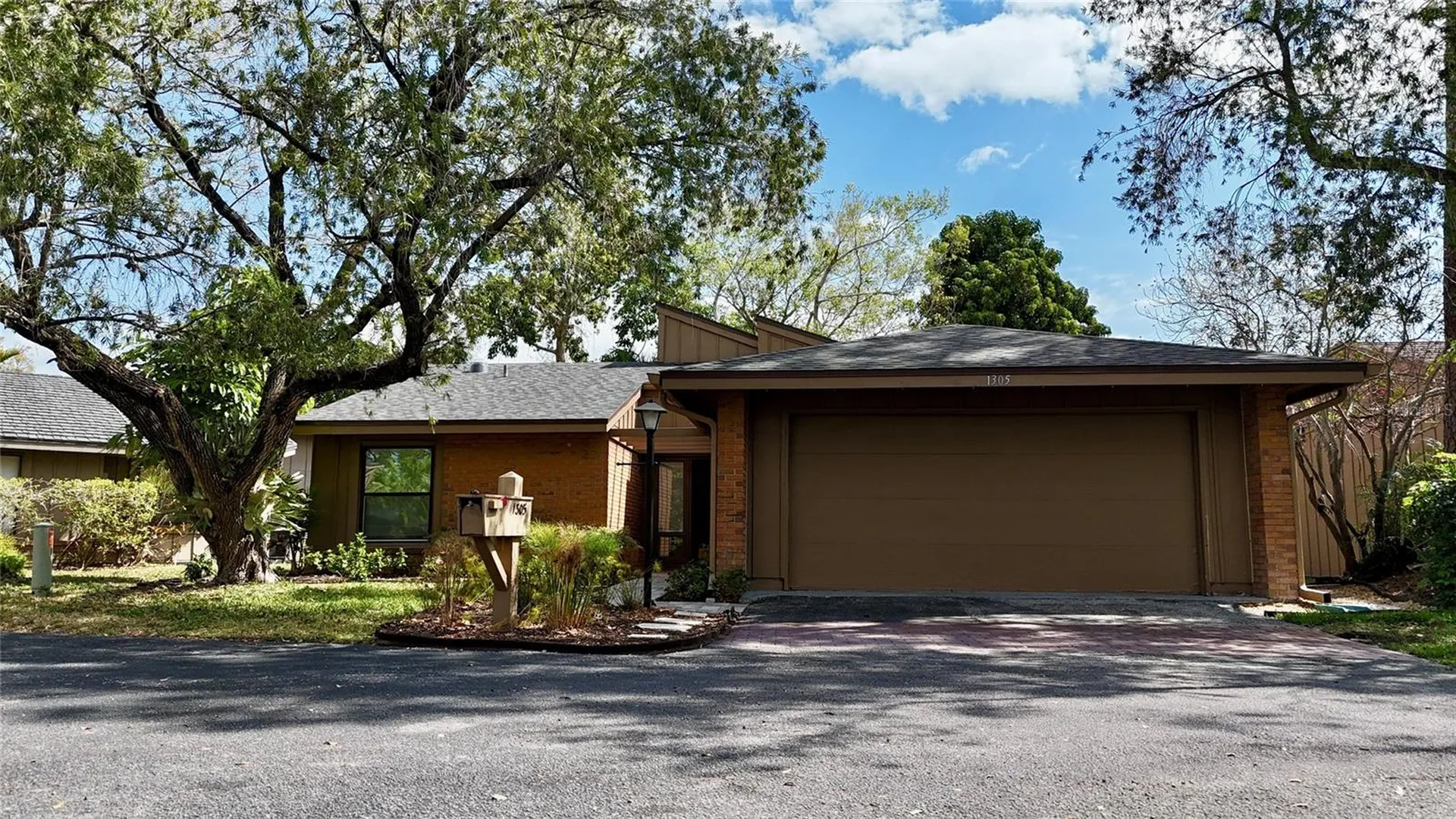 1305 Water Oak Way N Bradenton FL 34209
