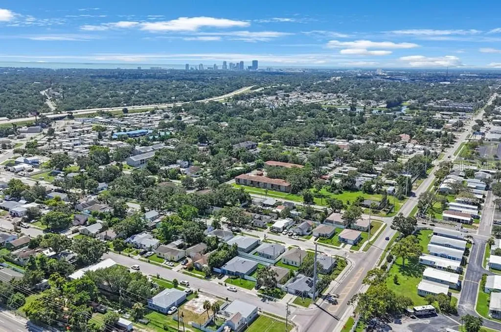 2753 53rd Avenue N St Petersburg FL 33714