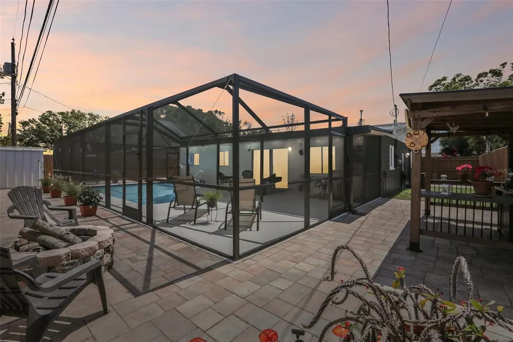8541 75th Place Seminole FL 33777