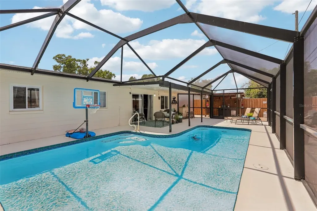 8541 75th Place Seminole FL 33777