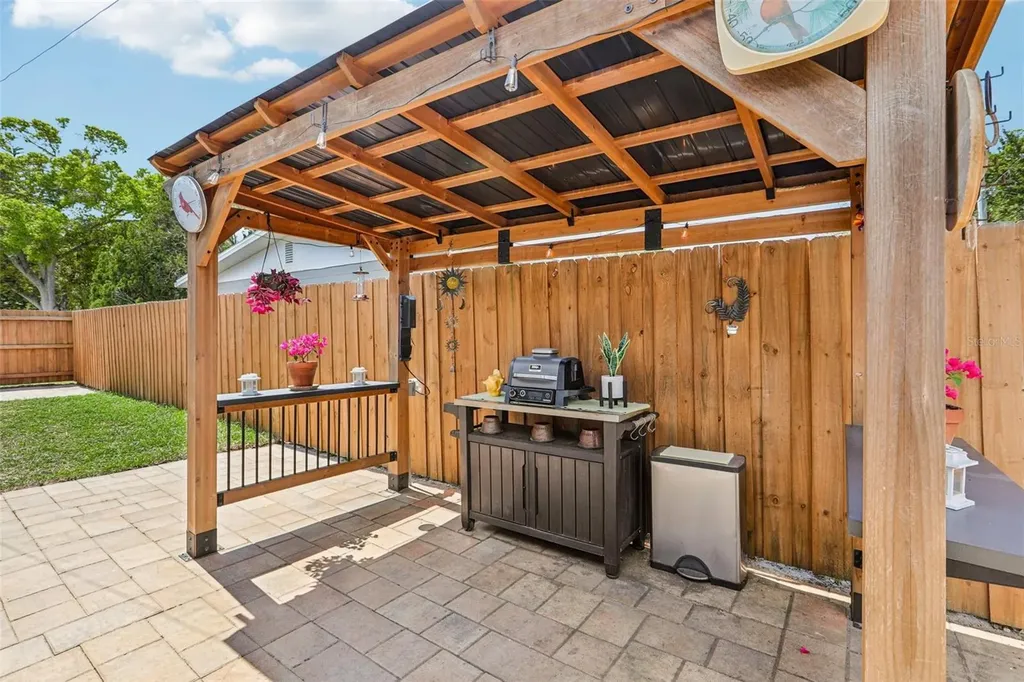8541 75th Place Seminole FL 33777