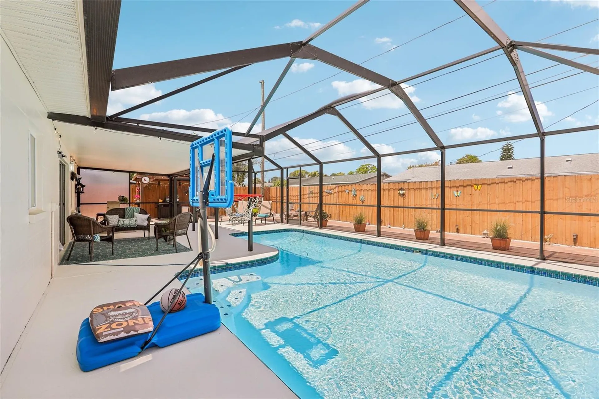 8541 75th Place Seminole FL 33777