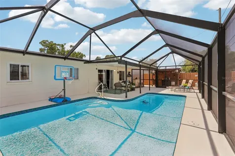 8541 75th Place Seminole FL 33777
