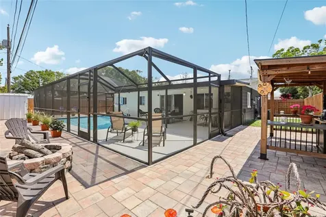 8541 75th Place Seminole FL 33777