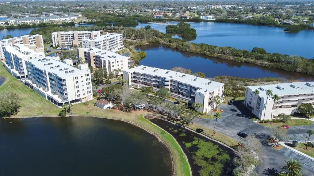 6399 Shoreline Drive St Petersburg FL 33708