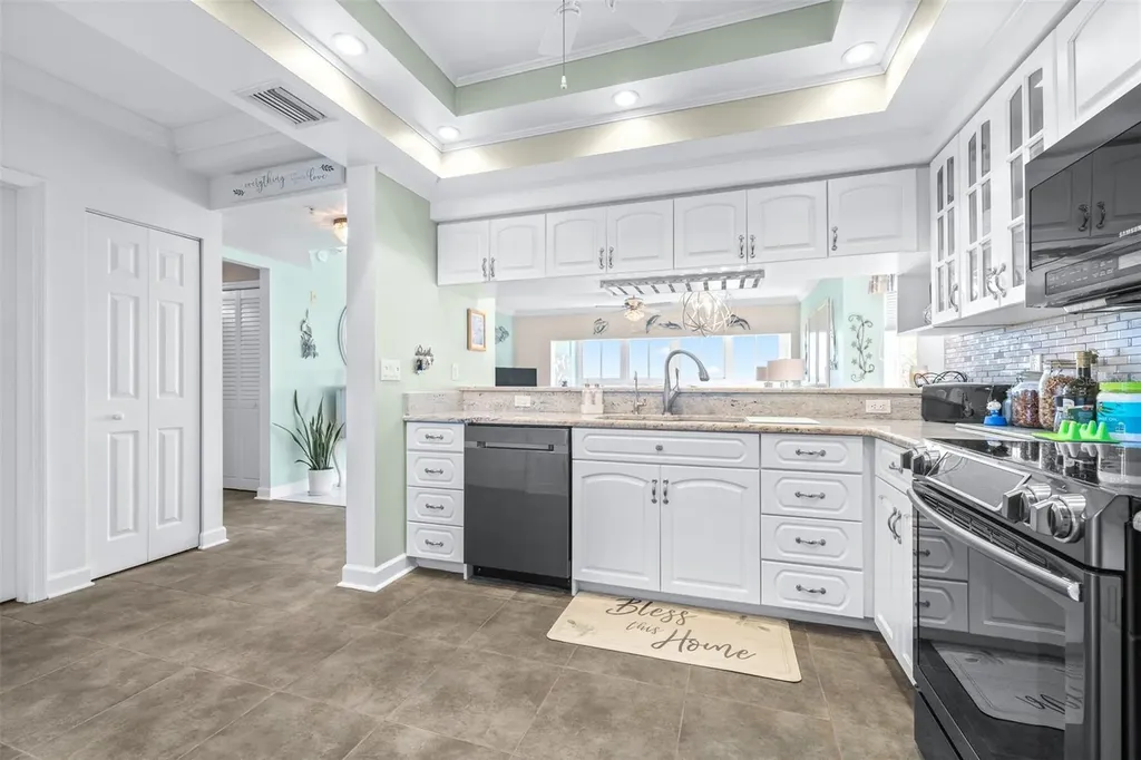 6399 Shoreline Drive St Petersburg FL 33708