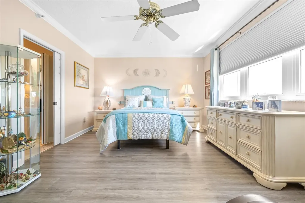 6399 Shoreline Drive St Petersburg FL 33708