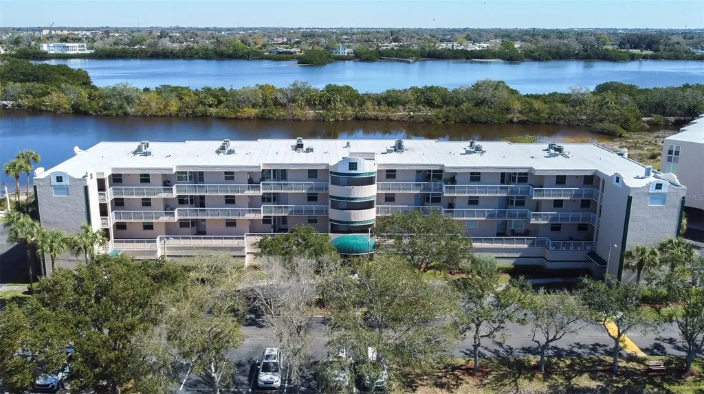 6399 Shoreline Drive St Petersburg FL 33708