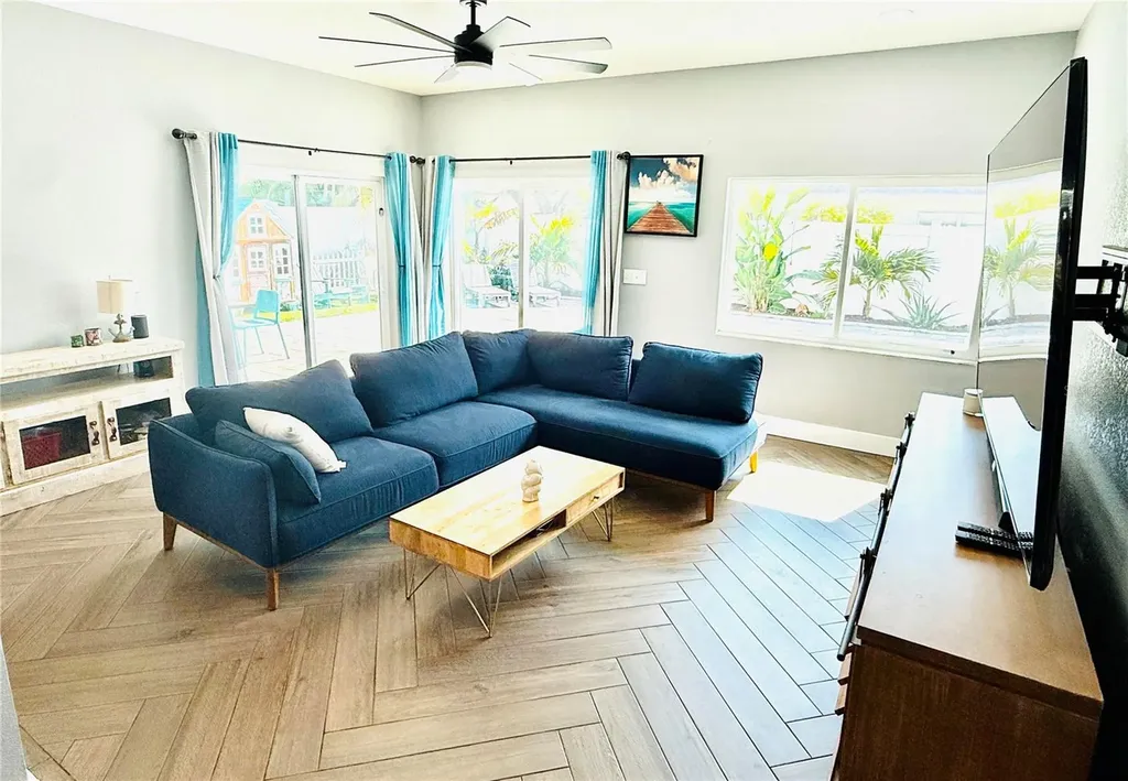 8280 32nd Avenue N St Petersburg FL 33710