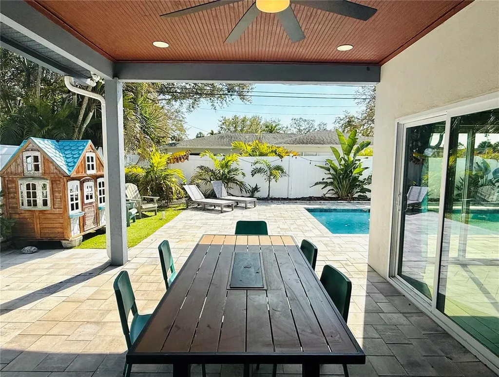 8280 32nd Avenue N St Petersburg FL 33710