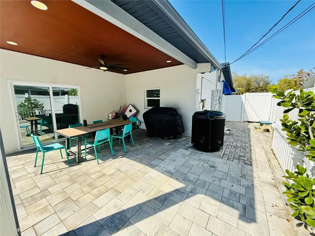 8280 32nd Avenue N St Petersburg FL 33710