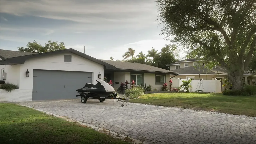 8280 32nd Avenue N St Petersburg FL 33710