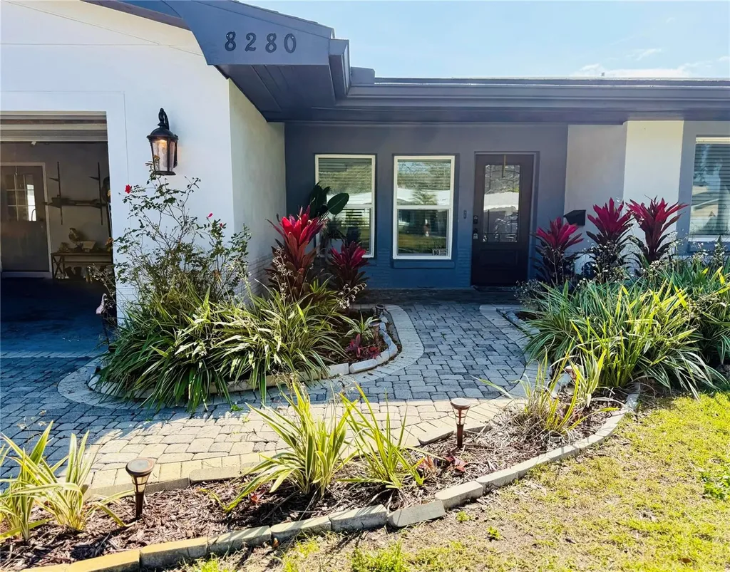 8280 32nd Avenue N St Petersburg FL 33710